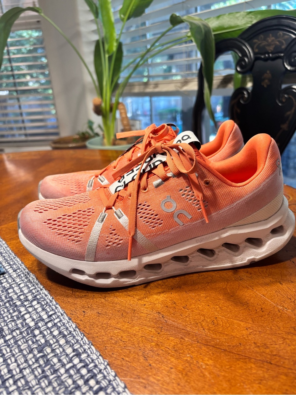 On Running Women's cloud surfer Shoes - Coral/orange sz 8.5 - Picture 4 of 11